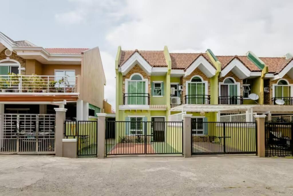 Private Townhouse San Juan (La Union)